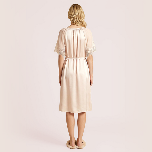Tie up waist cinching short sleeved nightgown