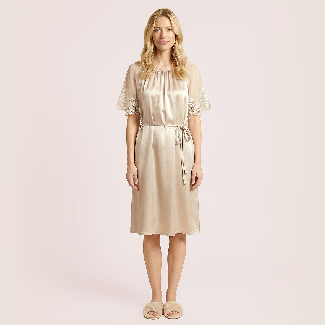 Tie up waist cinching short sleeved nightgown